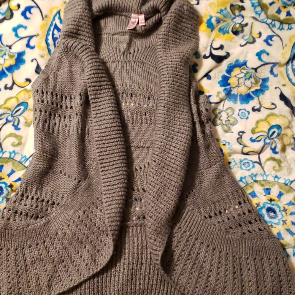 Sweater vest